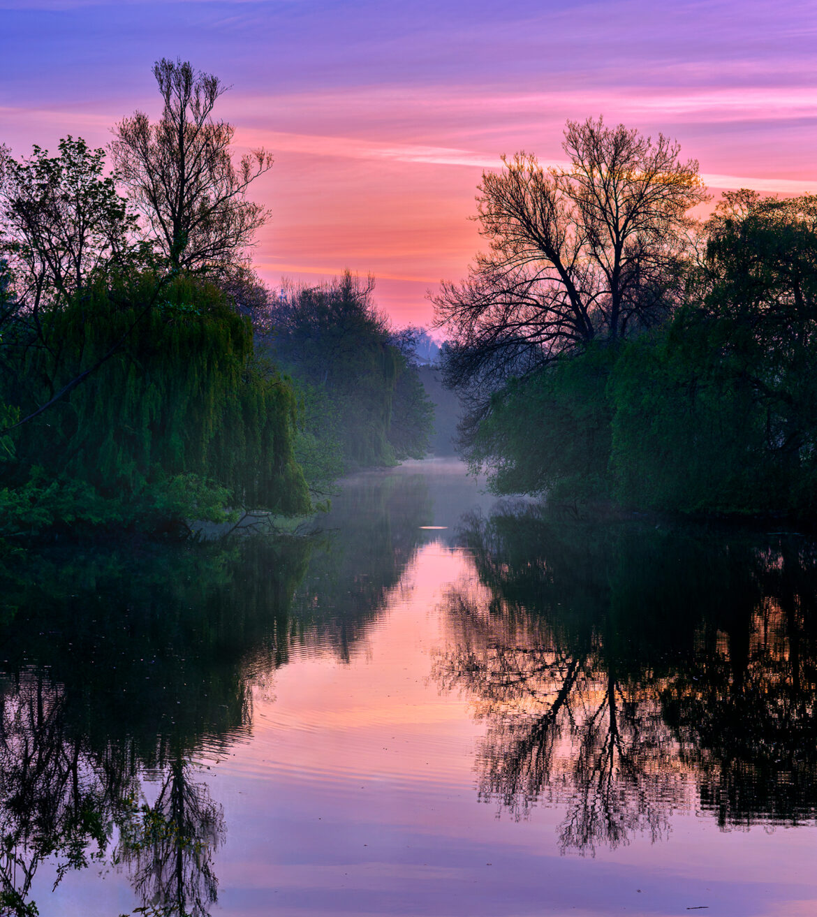 Sunrise over The River Leam. Royal Leamington Spa